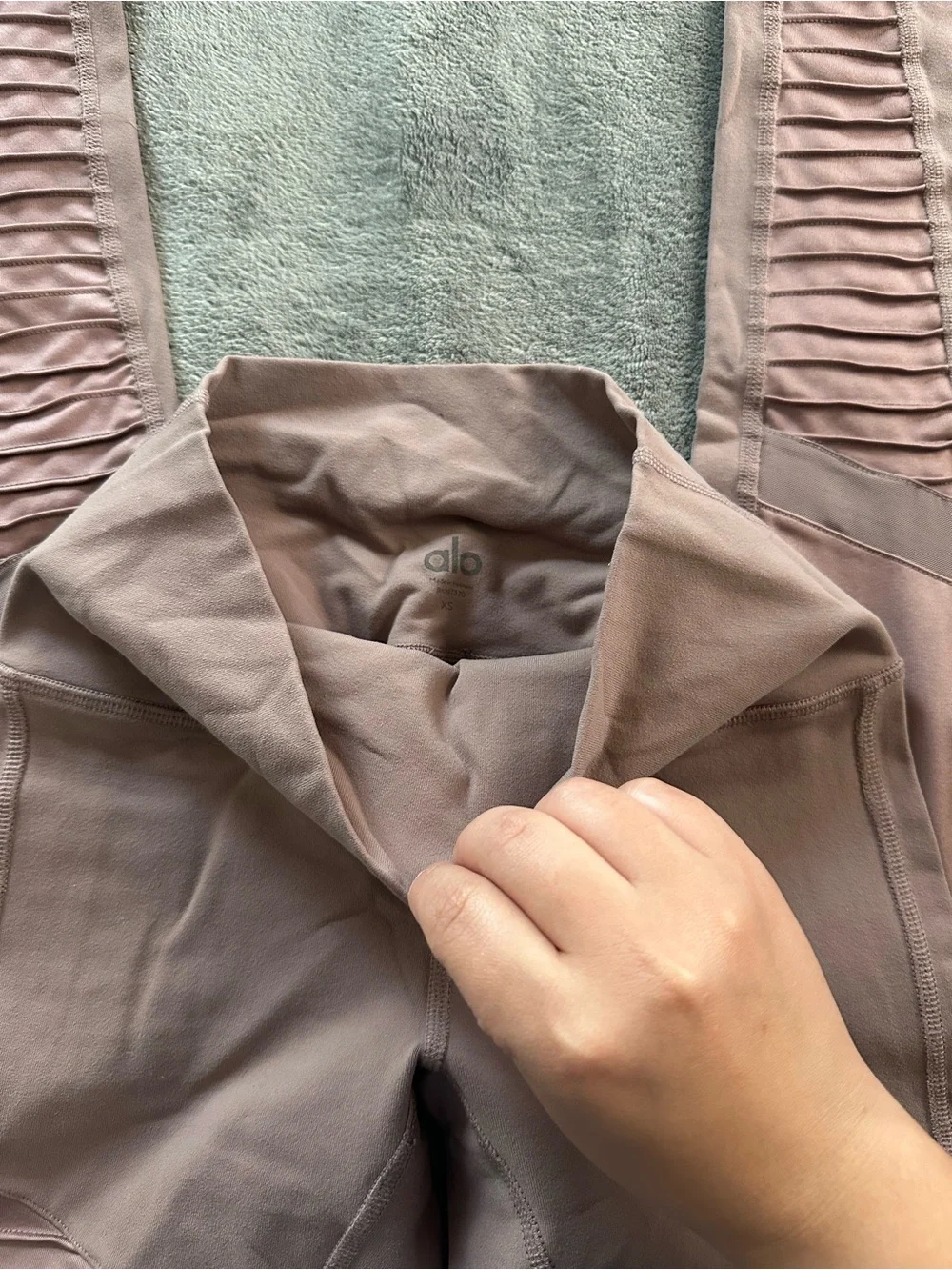 ALO Yoga High-Waist Leggings in Mauve Taupe
